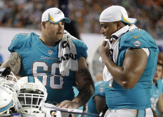 Just two pals, talkin' shop!